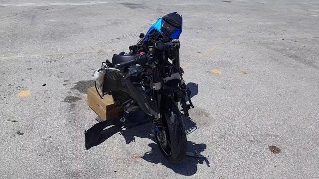 JS1DM11B8H2100806 2017 Suzuki GSX-R1000 photo no. 10