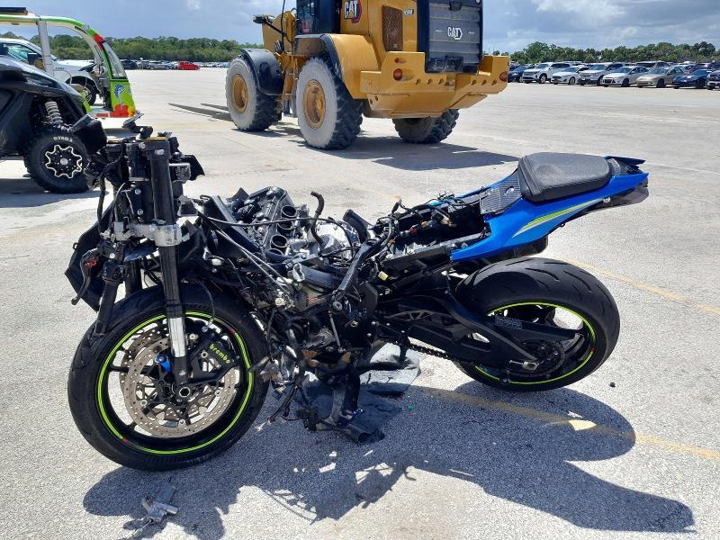 JS1DM11B8H2100806 2017 Suzuki GSX-R1000 photo no. 3