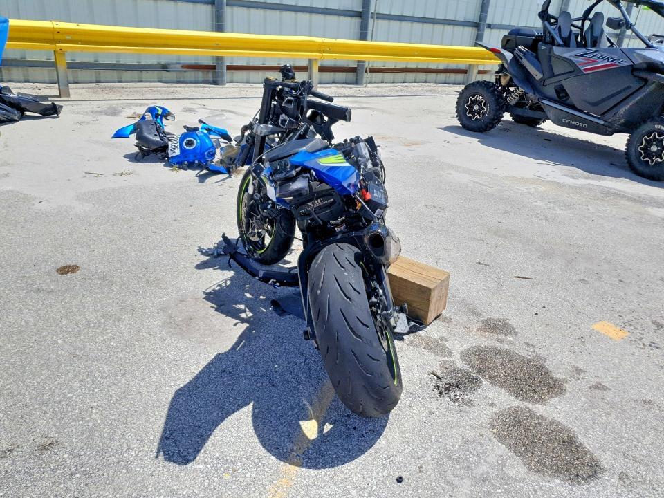 JS1DM11B8H2100806 2017 Suzuki GSX-R1000 photo no. 4
