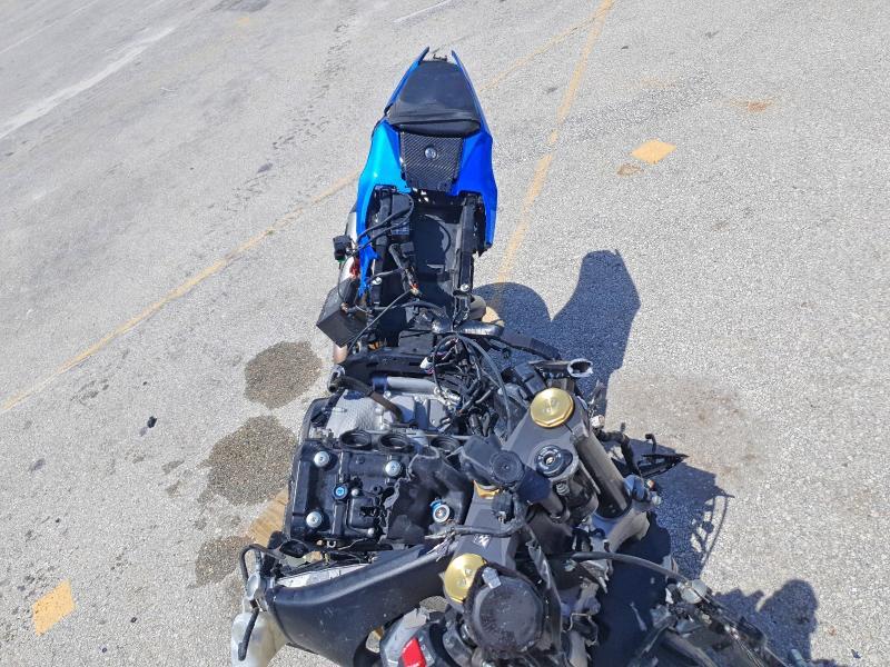 JS1DM11B8H2100806 2017 Suzuki GSX-R1000 photo no. 5