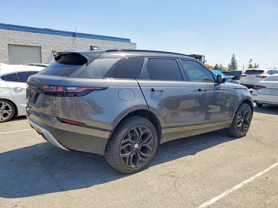SALYL2RN6JA736031 2018 Land Rover Range Rover photo no. 3