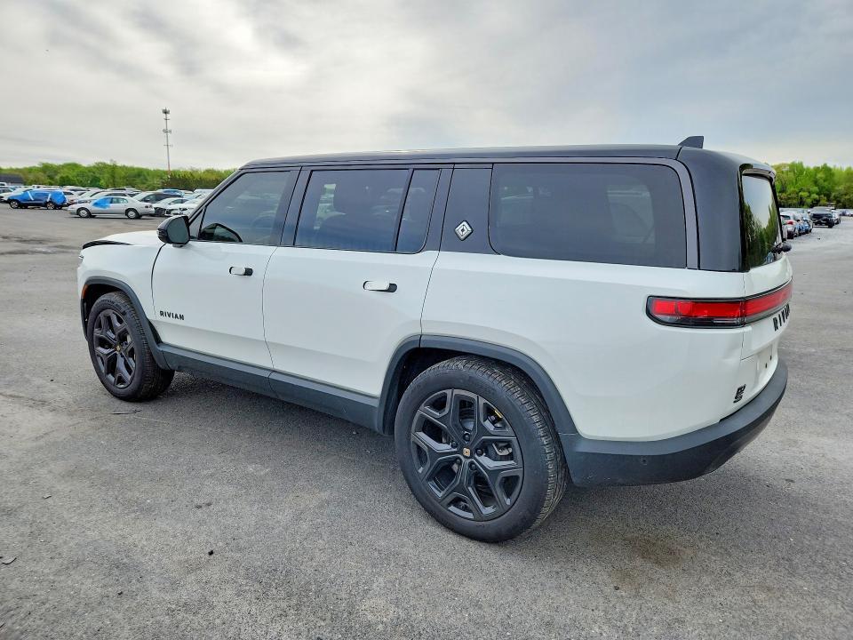 7PDSGBBA2SN055358 2025 Rivian R1S photo no. 2