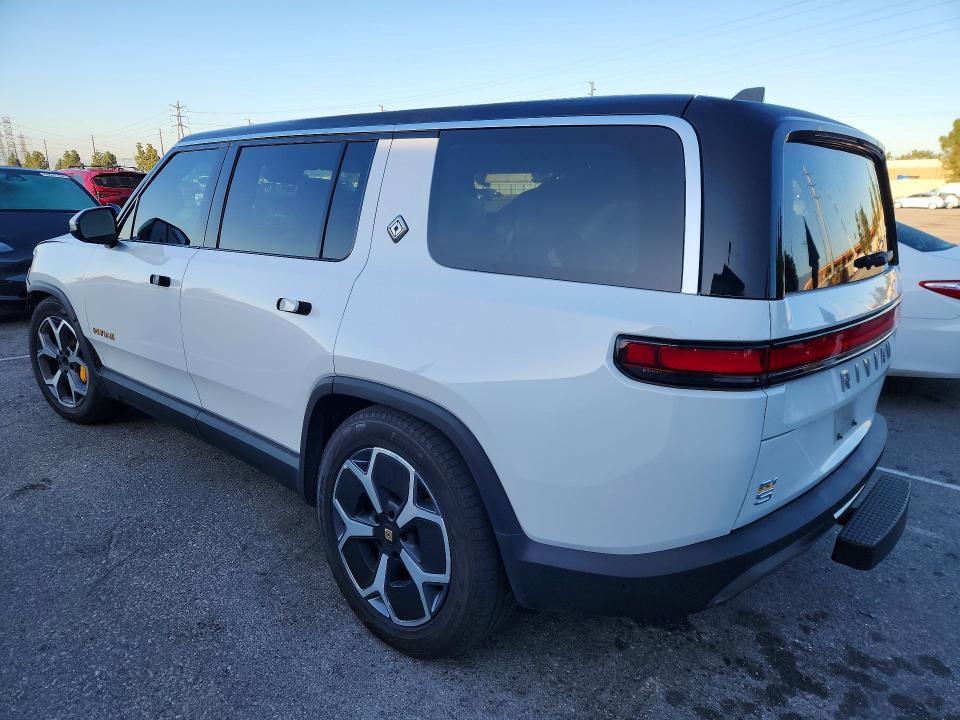 7PDSGABA5PN027491 2023 Rivian R1S photo no. 2