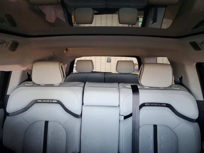 7PDSGCBA7TN081364 2026 Rivian R1S photo no. 10