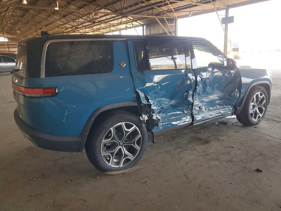 7PDSGCBA7TN081364 2026 Rivian R1S photo no. 3