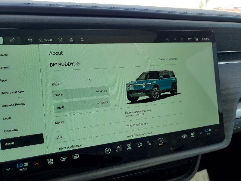 7PDSGCBA7TN081364 2026 Rivian R1S photo no. 9