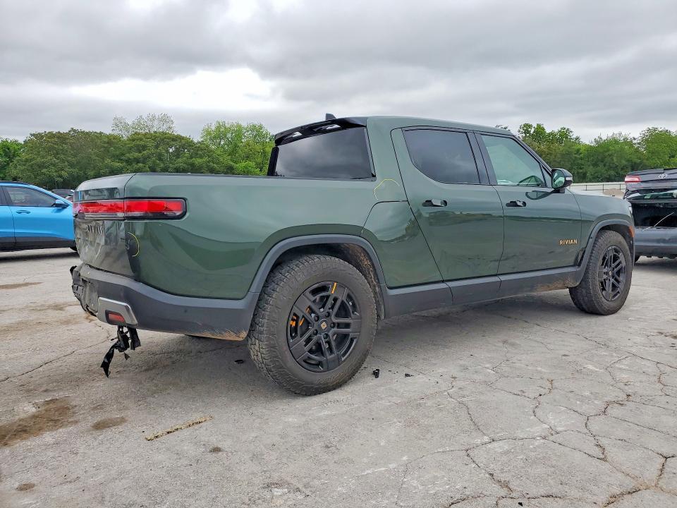 7FCTGAAA9PN017439 2023 Rivian R1T photo no. 3