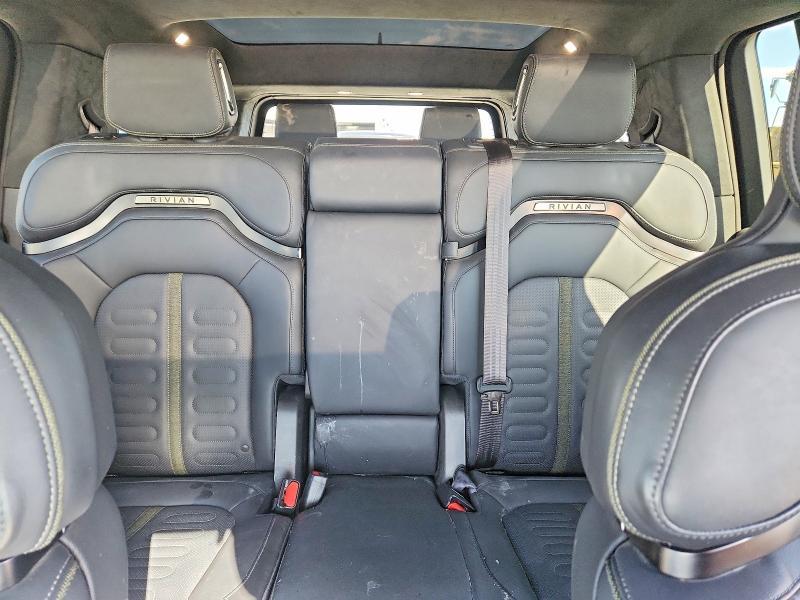 7PDSGCBA9RN036533 2024 Rivian R1S photo no. 10