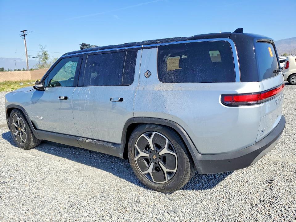 7PDSGBBA7RN040588 2024 Rivian R1S photo no. 2