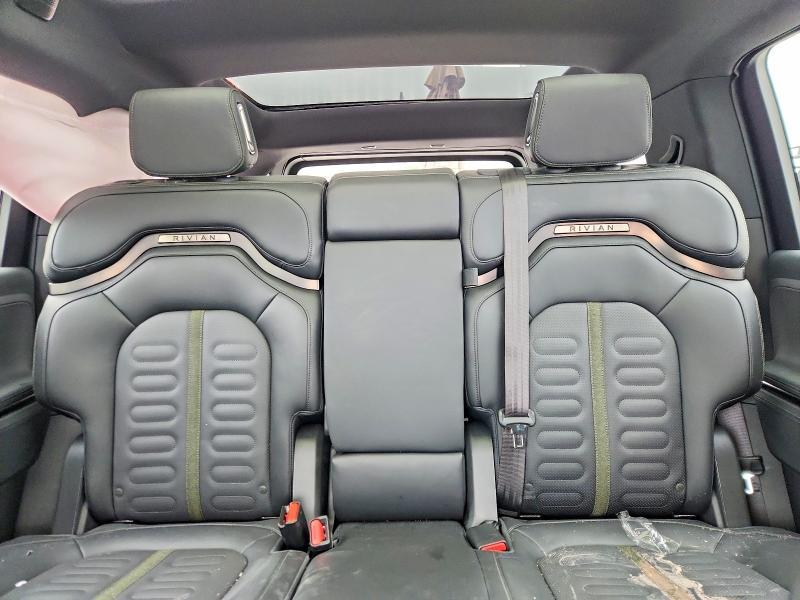 7PDSGFBA6TN082331 2026 Rivian R1S photo no. 10