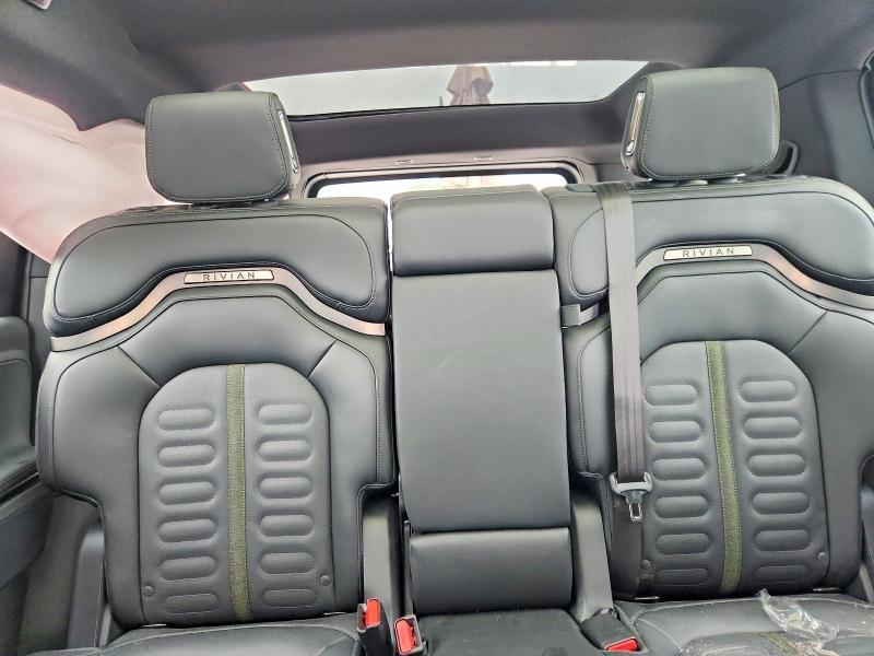 7PDSGFBA6TN082331 2026 Rivian R1S photo no. 11