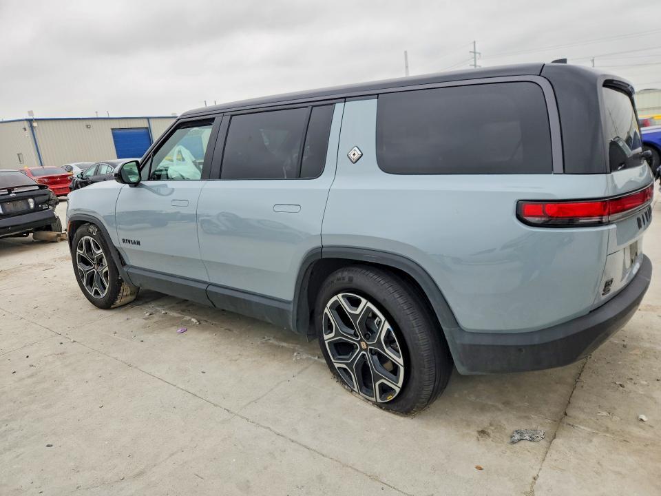 7PDSGFBA6TN082331 2026 Rivian R1S photo no. 2