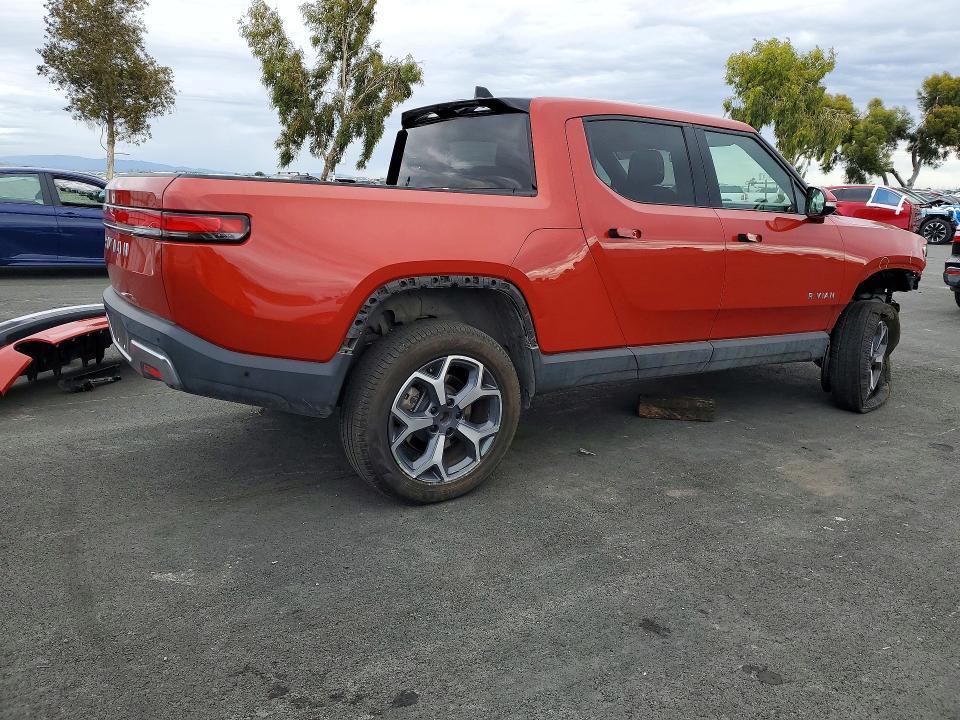 7FCTGBAA6PN025522 2023 Rivian R1T photo no. 3