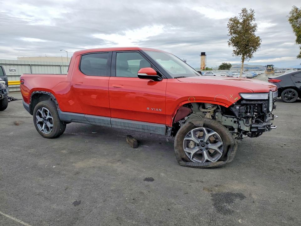 7FCTGBAA6PN025522 2023 Rivian R1T photo no. 4