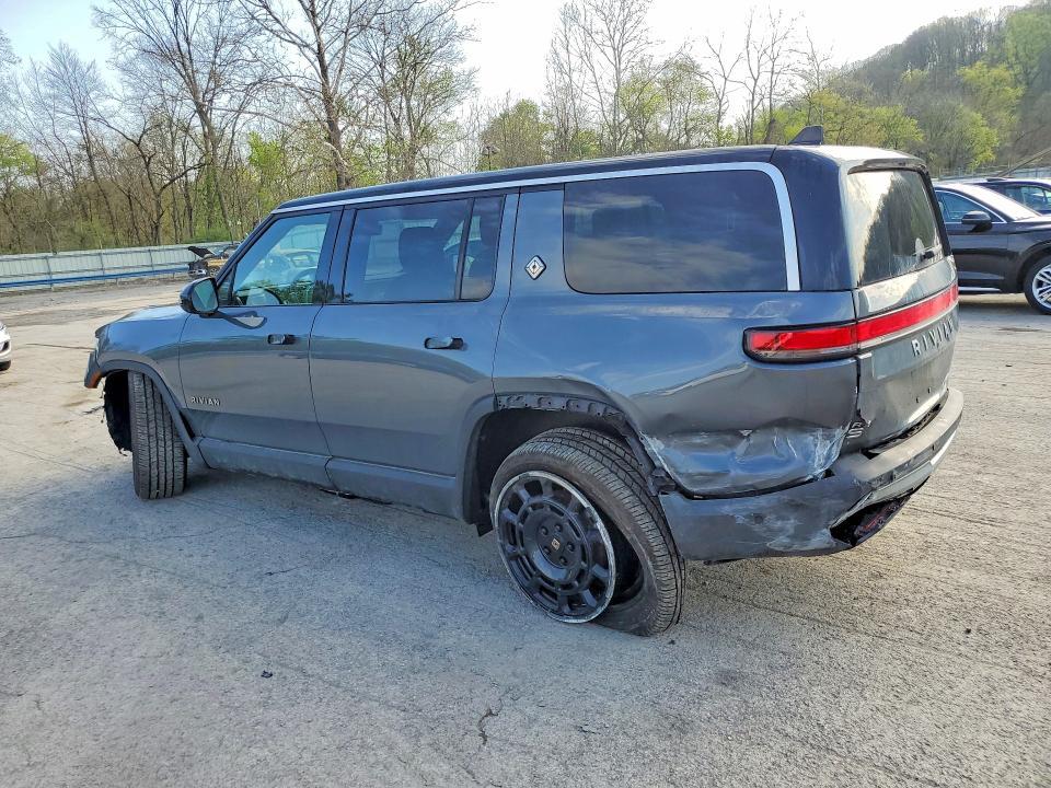 7PDSGBBA5SN051899 2025 Rivian R1S photo no. 2