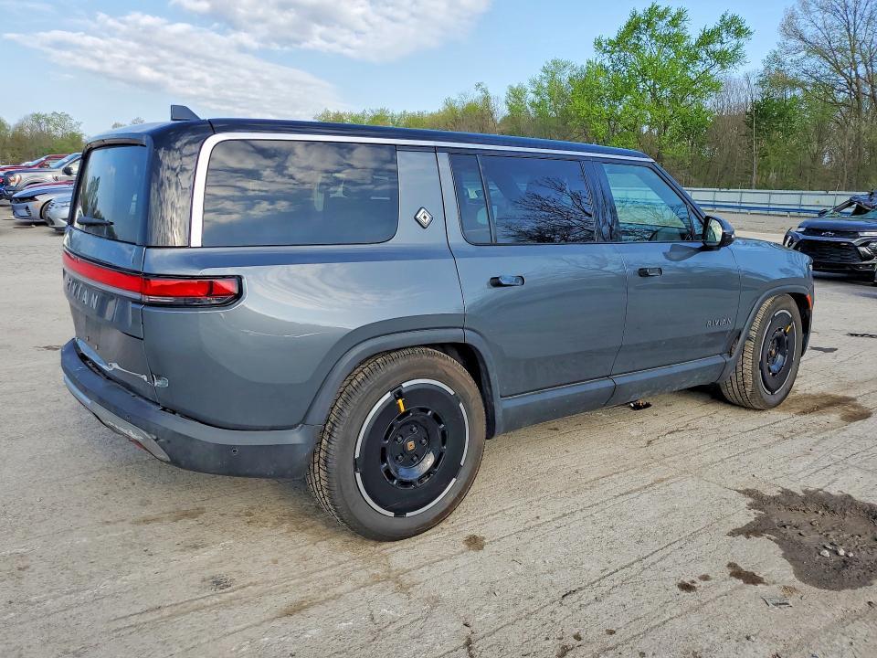 7PDSGBBA5SN051899 2025 Rivian R1S photo no. 3