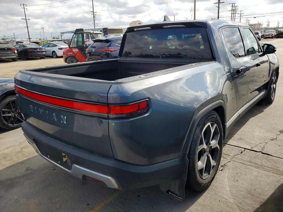 7FCTGAAA4NN007706 2022 Rivian R1T photo no. 3