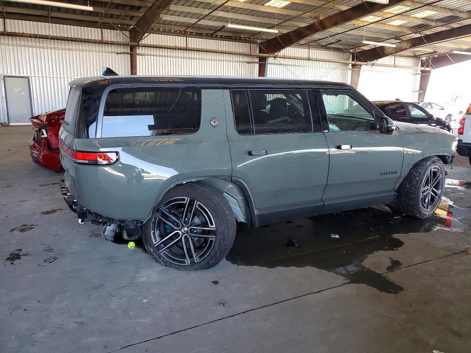 7PDSGABP1TN076265 2026 Rivian R1S photo no. 3