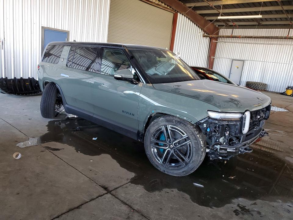 7PDSGABP1TN076265 2026 Rivian R1S photo no. 4