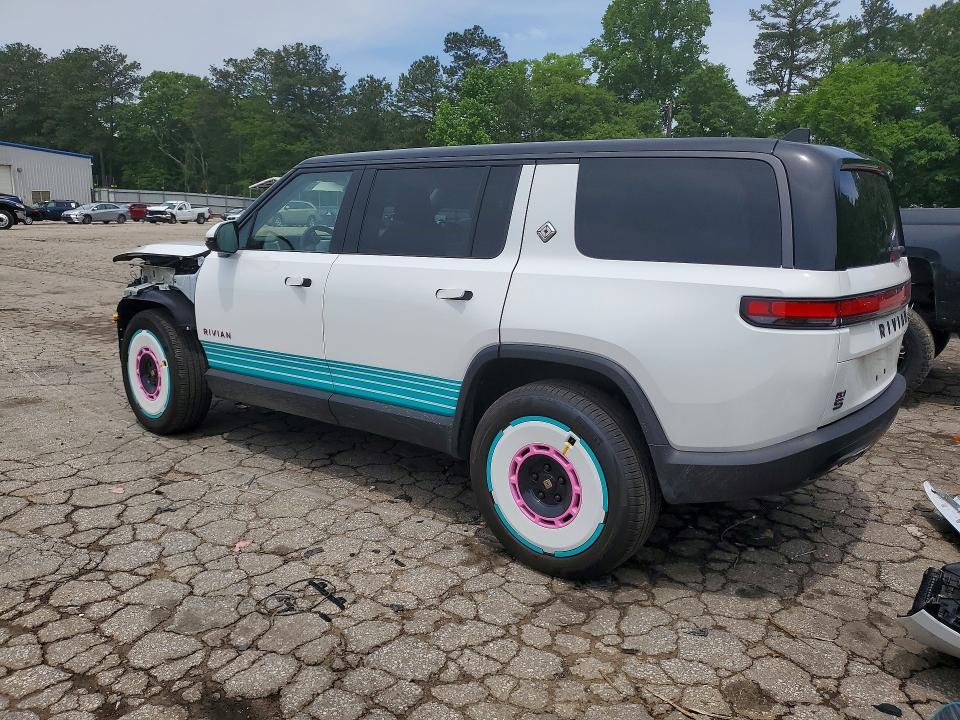 7PDSGABP9TN085909 2026 Rivian R1S photo no. 2