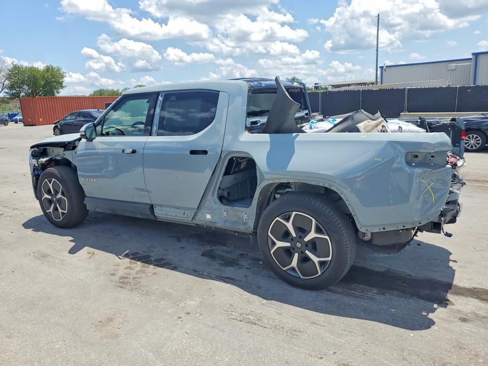 7FCTGAAA4NN006751 2022 Rivian R1T photo no. 2