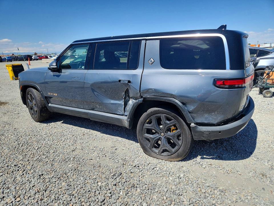 7PDSGABA8PN010149 2023 Rivian R1S photo no. 2