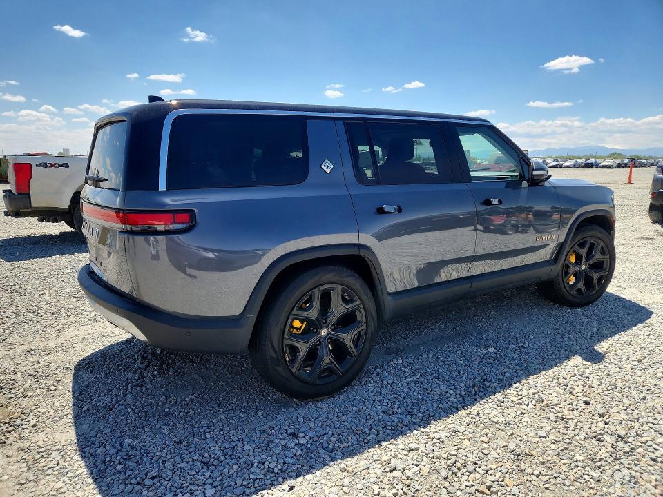 7PDSGABA8PN010149 2023 Rivian R1S photo no. 3