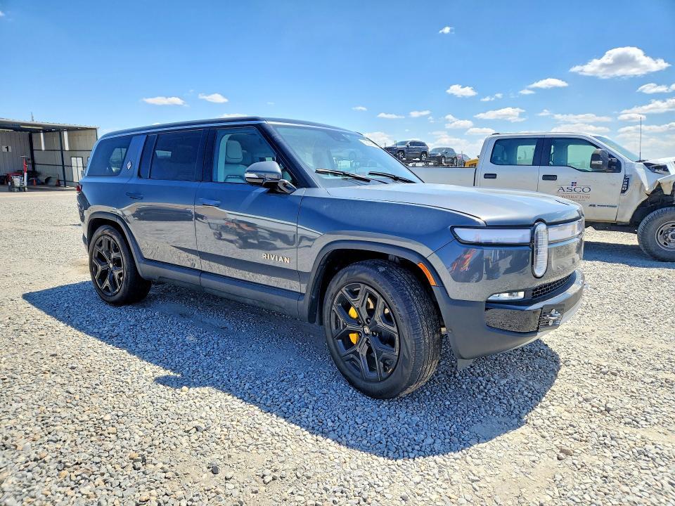 7PDSGABA8PN010149 2023 Rivian R1S photo no. 4