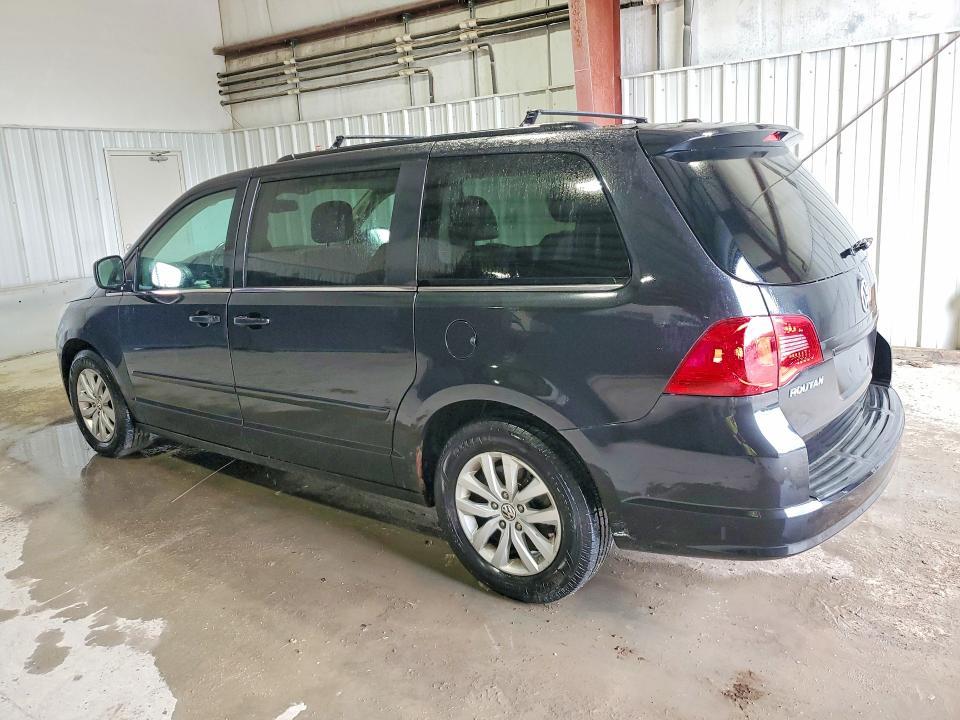 2C4RVABG1DR725532 2013 Volkswagen Routan photo no. 2