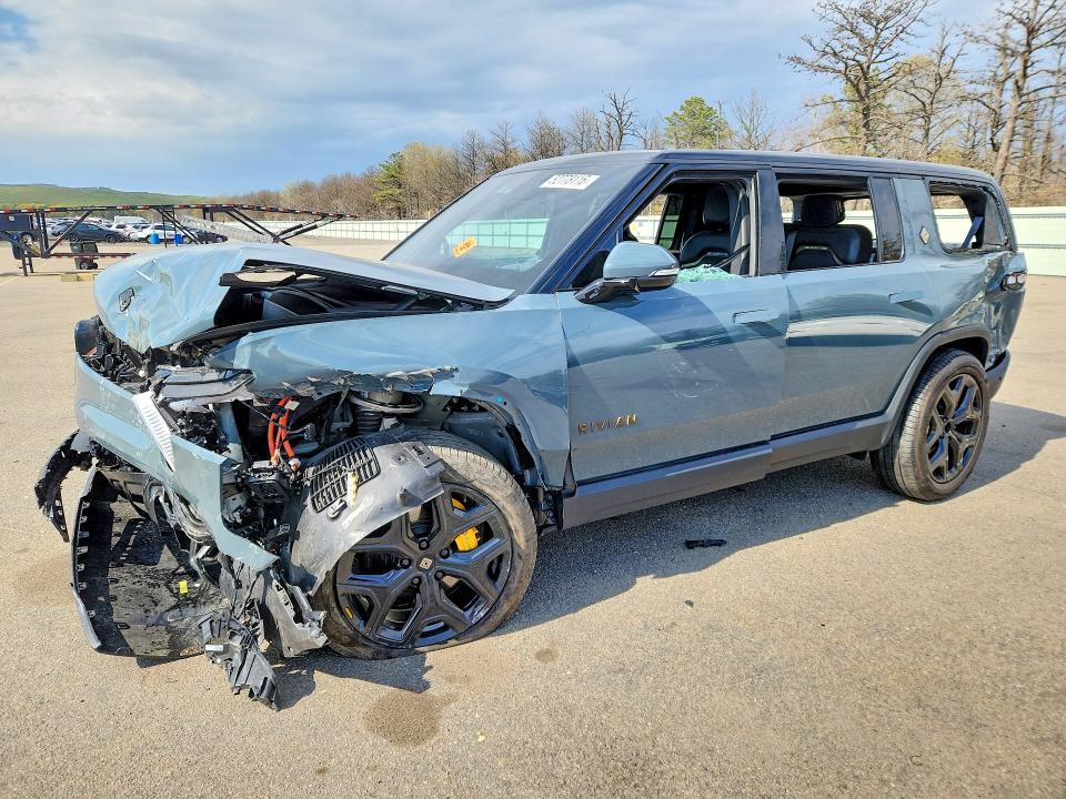 7PDSGCBP4SN065223 2025 Rivian R1S photo no. 1