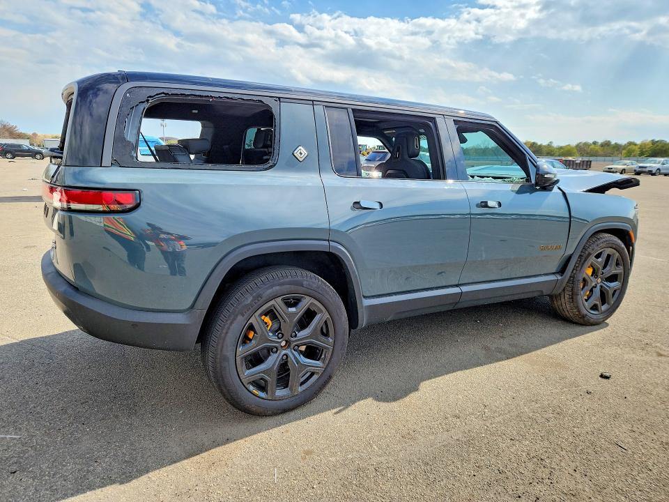 7PDSGCBP4SN065223 2025 Rivian R1S photo no. 3