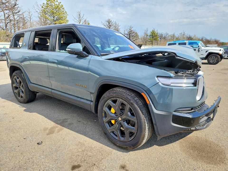 7PDSGCBP4SN065223 2025 Rivian R1S photo no. 4