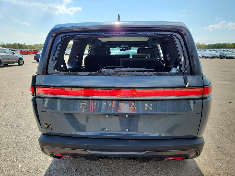 7PDSGCBP4SN065223 2025 Rivian R1S photo no. 6