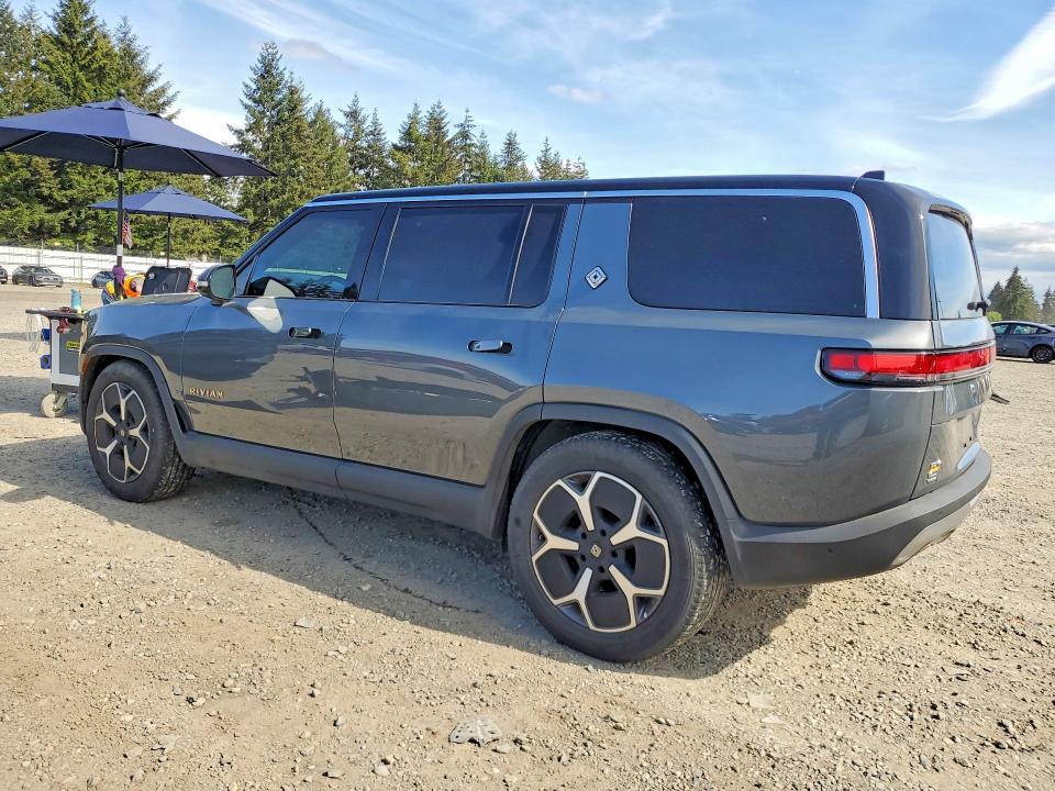 7PDSGABAXPN009150 2023 Rivian R1S photo no. 2