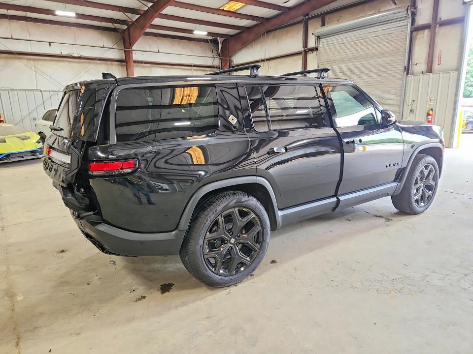 7PDSGBBA7SN059096 2025 Rivian R1S photo no. 3