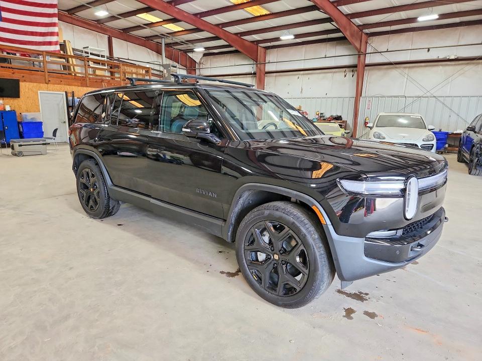 7PDSGBBA7SN059096 2025 Rivian R1S photo no. 4