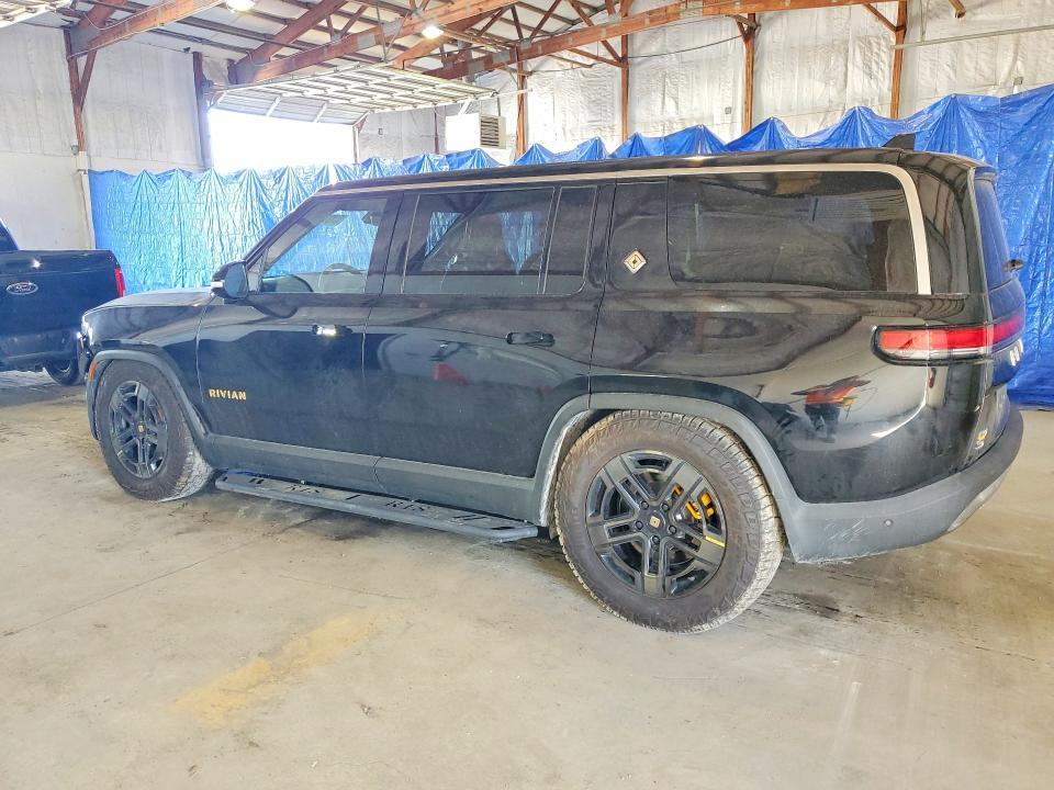 7PDSGABA3PN012584 2023 Rivian R1S photo no. 2