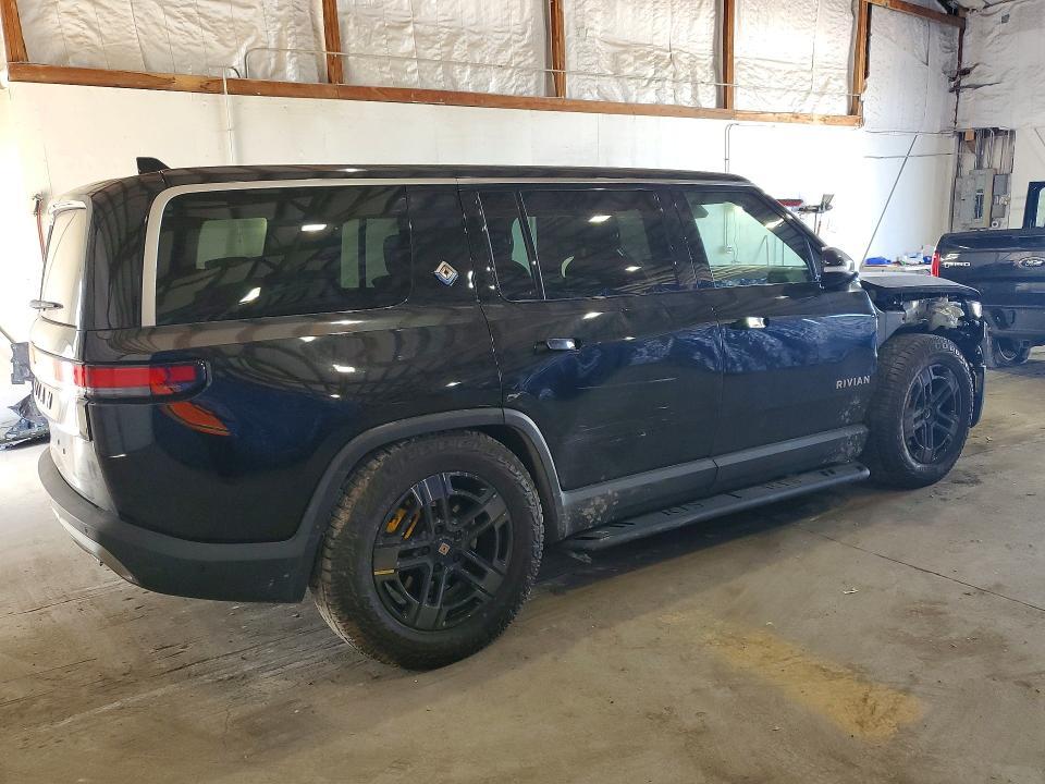 7PDSGABA3PN012584 2023 Rivian R1S photo no. 3