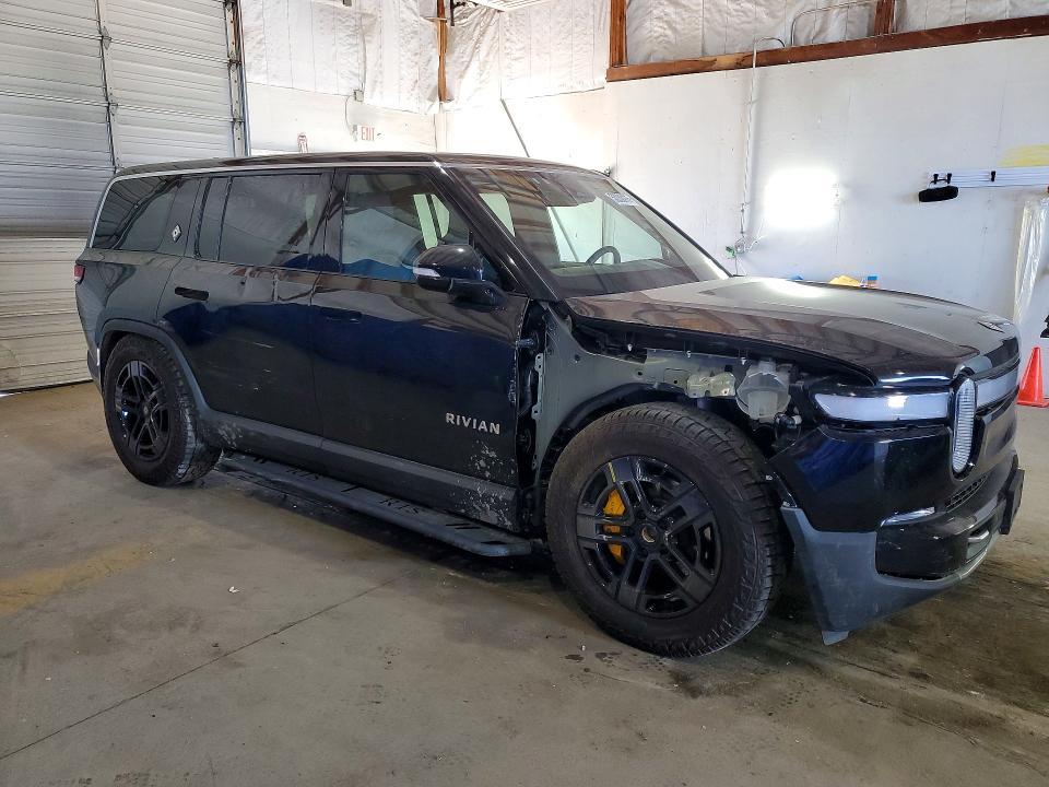 7PDSGABA3PN012584 2023 Rivian R1S photo no. 4