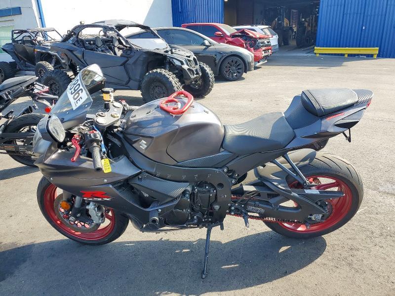 JS1GN7FA6H2100932 2017 Suzuki GSX-R600 photo no. 3