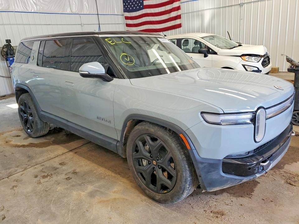 7PDSGBBA4SN064238 2025 Rivian R1S photo no. 4