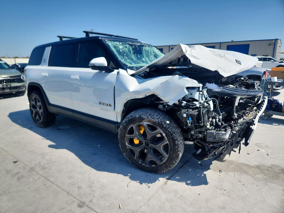 7PDSGBBP3TN086155 2026 Rivian R1S photo no. 4