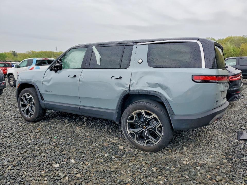 7PDSGBBA9SN071055 2025 Rivian R1S photo no. 2