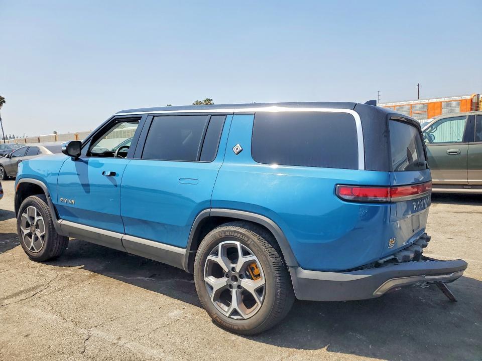 7PDSGABA9RN033281 2024 Rivian R1S photo no. 2