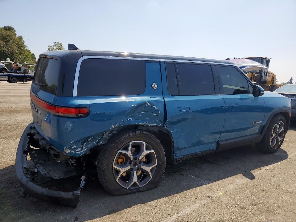 7PDSGABA9RN033281 2024 Rivian R1S photo no. 3
