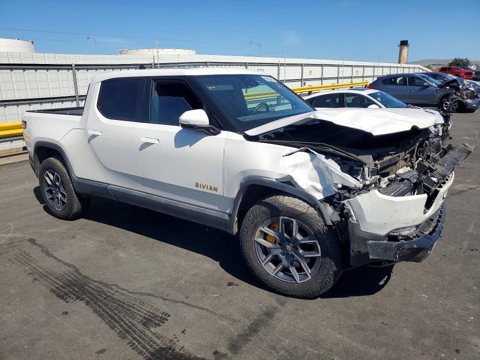 7FCTGAAL6NN001844 2022 Rivian R1T photo no. 4