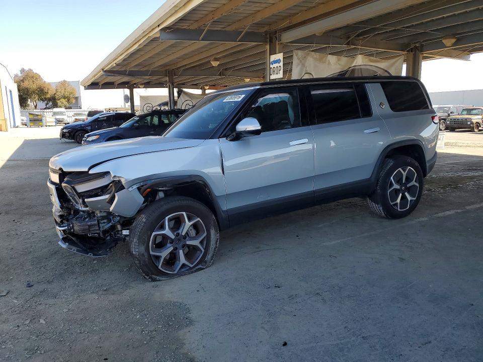 7PDSGCBA3RN035670 2024 Rivian R1S photo no. 1