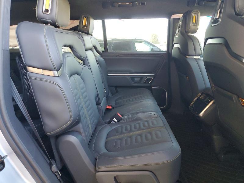 7PDSGCBA3RN035670 2024 Rivian R1S photo no. 10
