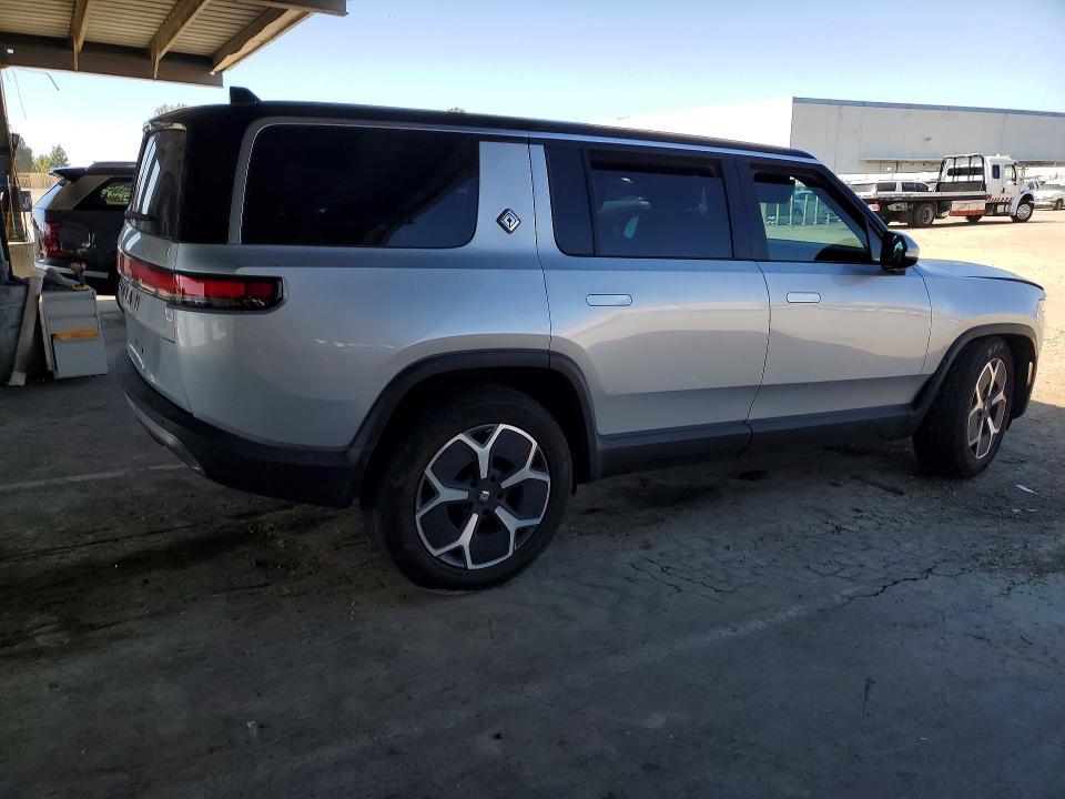 7PDSGCBA3RN035670 2024 Rivian R1S photo no. 3