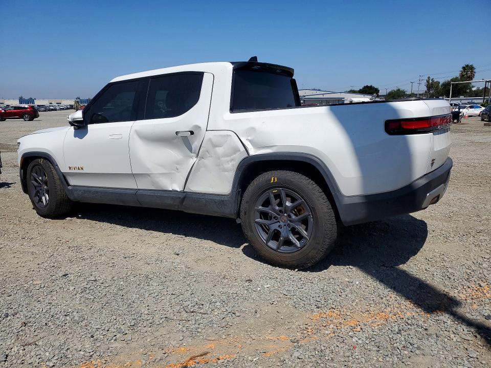 7FCTGAAAXNN015566 2022 Rivian R1T photo no. 2